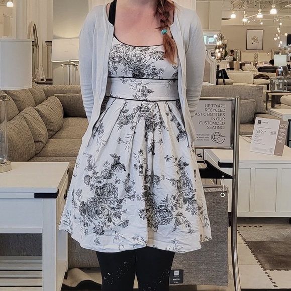 Meet your Posher, Rhiannon - Picture 1 of 1